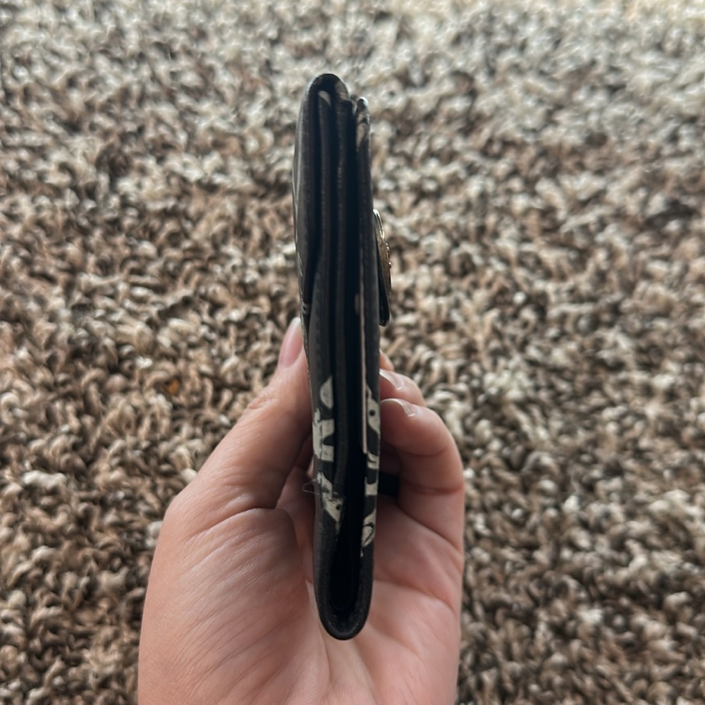 LongChamp Wallet
🤩😻❤️‍🔥DEALS W VICKY🔥 - Picture 3 of 9